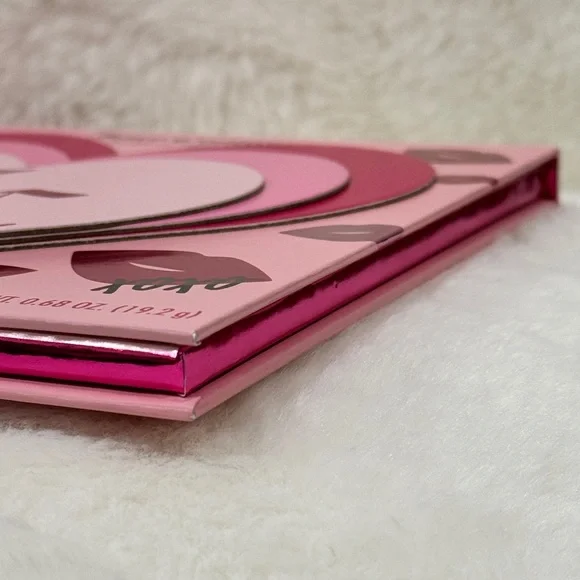 Juicy Couture Valentines Eyeshadow Palette 16 Shades - Picture 5 of 9